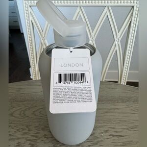 1L big London bkr with tag, bottle, and cap.